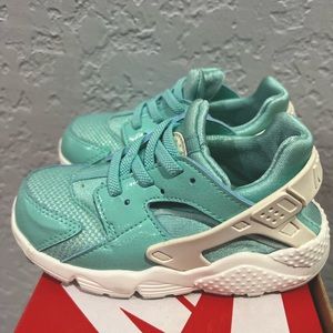 Nike huarache sneaker, toddler size 9c